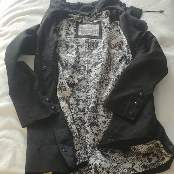 Guess Spring Raincoat - Picture 6 of 7